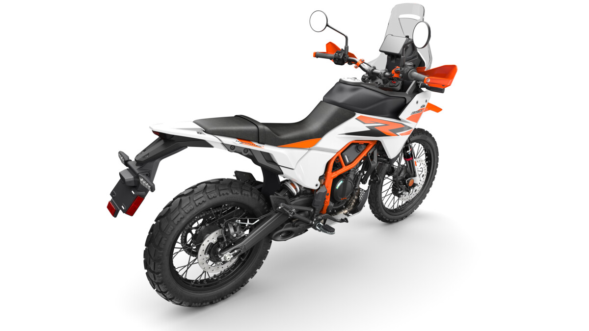 665362_MY25-KTM-390-Adventure-R-US-Orange-rear-right_USA