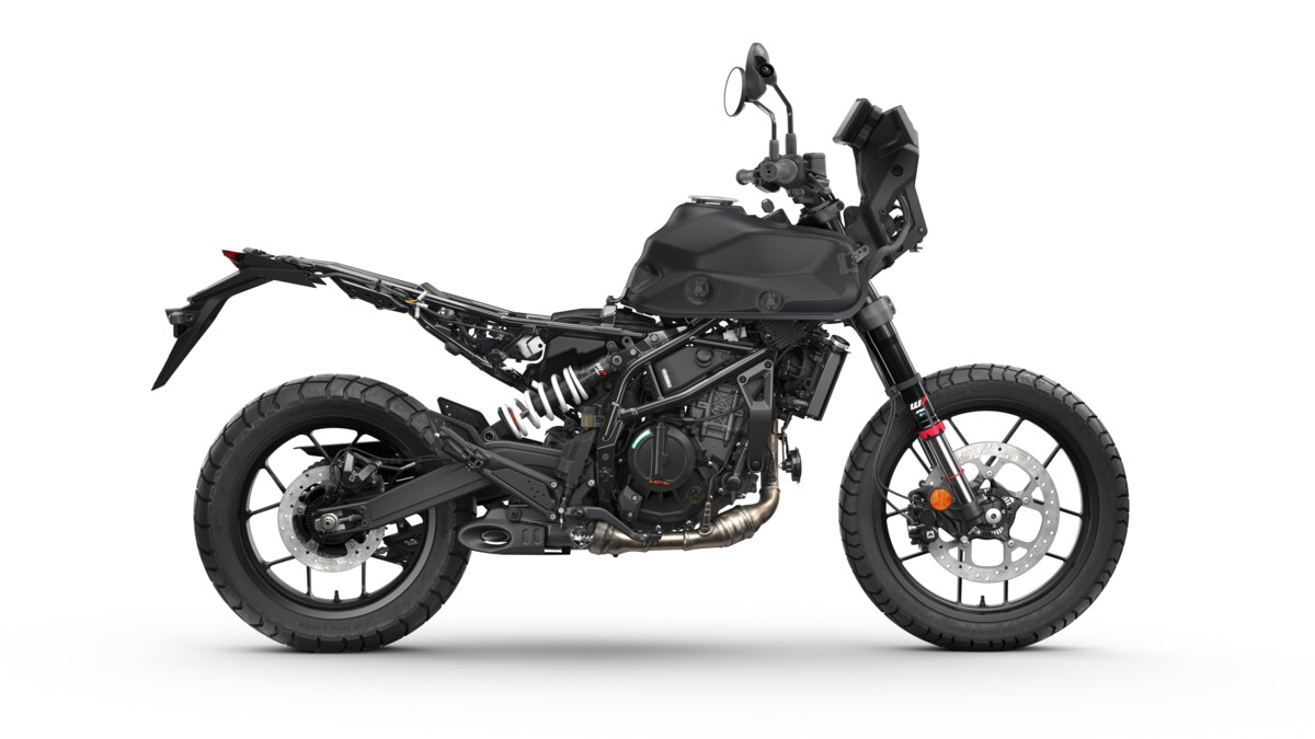 665176_MY25-KTM-390-Adventure-X-90-right-stripped_04_STUDIO_EUROPE _ GLOBAL