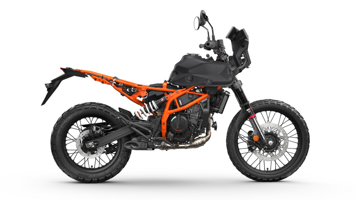 665174_MY25-KTM-390-Adventure-R-90-right-stripped_04_STUDIO_EUROPE _ GLOBAL