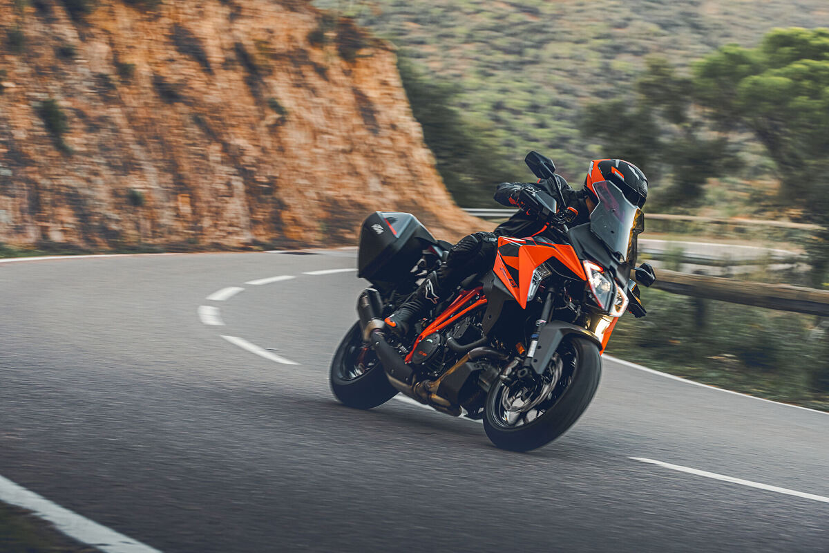 420115_MY22 KTM 1290 SUPER DUKE GT_ Action_EU_ Global