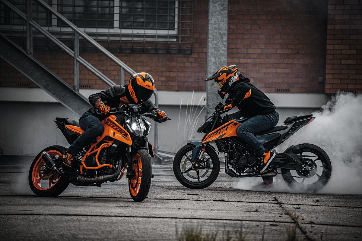 541722_MY24 KTM 125 DUKE _ KTM 390 DUKE_Action_Cat A_01_ACTION_Action_01_ACTION_01_ACTION_Action