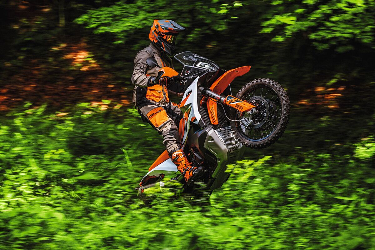 469518_MY23 KTM 890 ADVENTURE R - Action - CAT A_EU_ Global