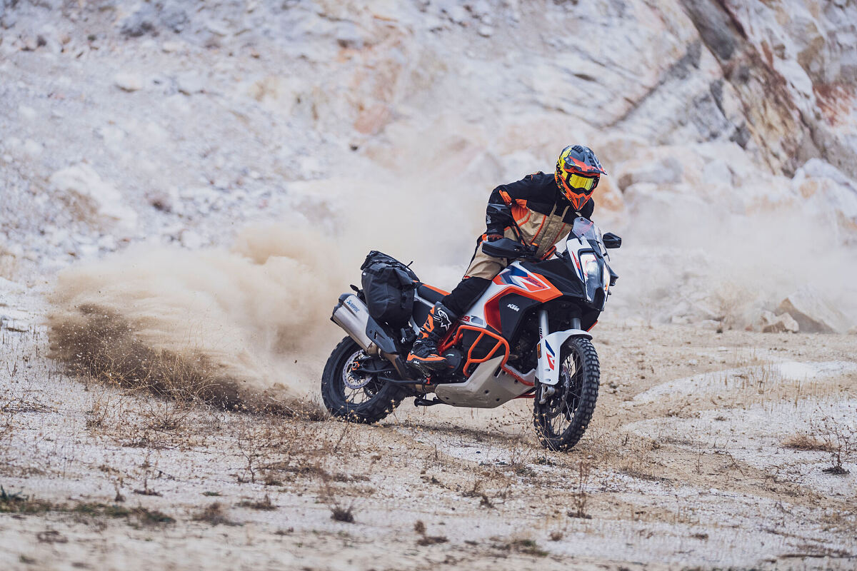 488984_MY23 KTM 1290 SUPER ADVENTURE R Action - CAT B_EU_ Global