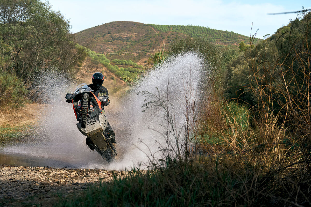 652467_MY25 KTM 790 ADVENTURE - ACTION_KTM 790 ADVENTURE