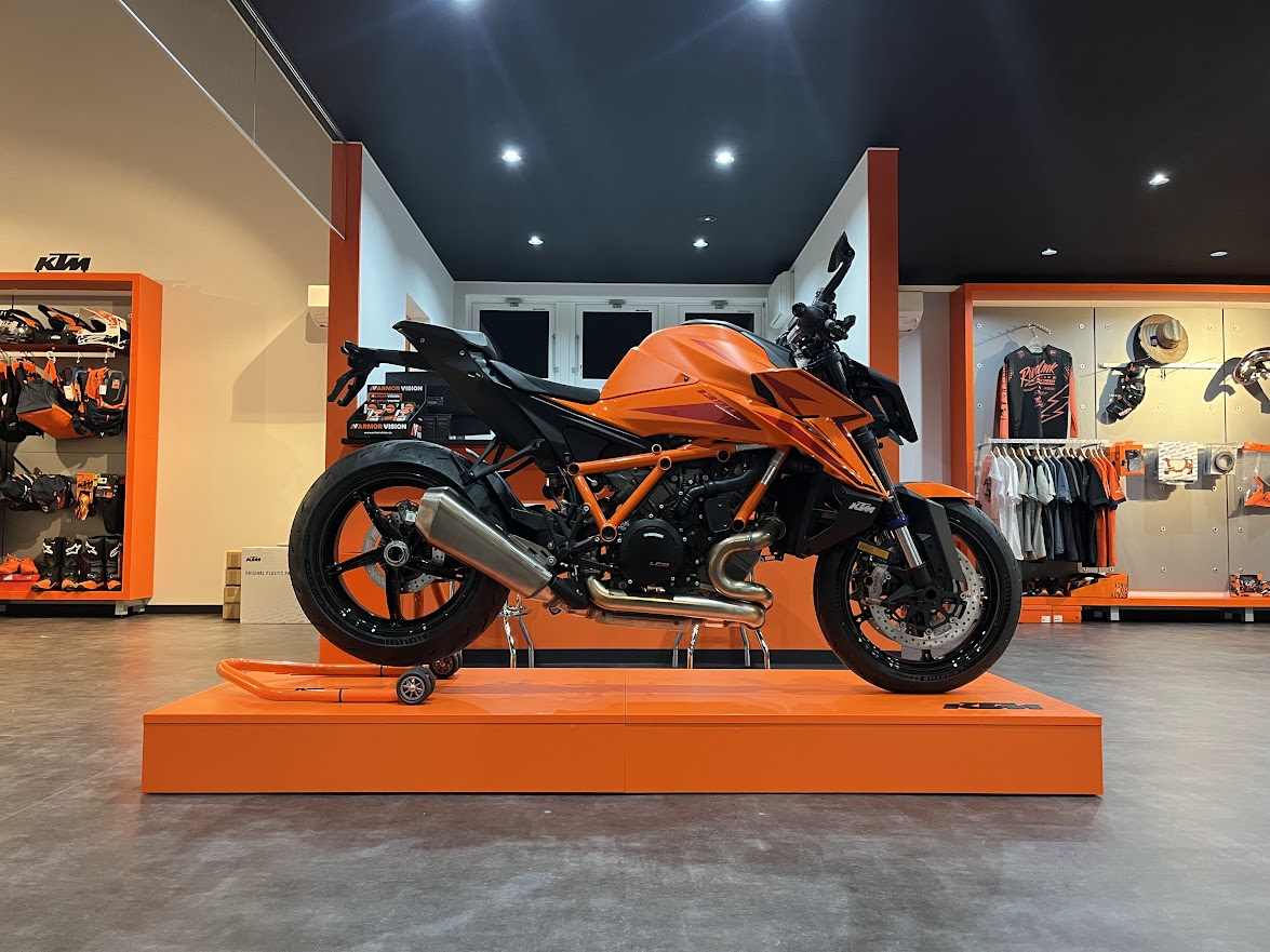 KTM 苫小牧 店内