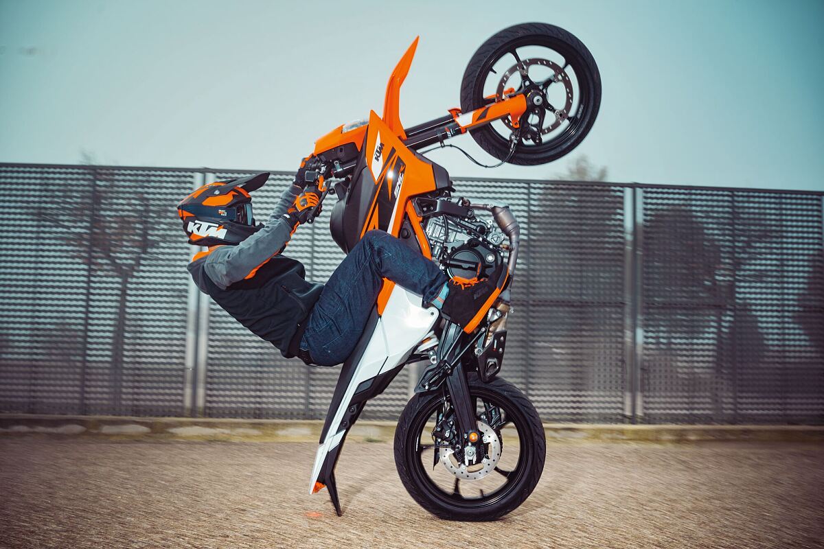 KTM-CHRM-Shoes-BLK-Orange_2