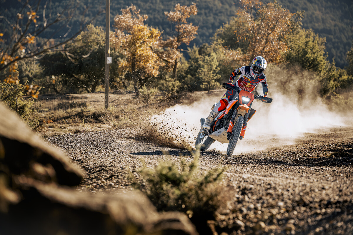 662247_MY25 KTM 390 ENDURO R R-Action- Cat B_KTM 125 _ 390 ENDURO R