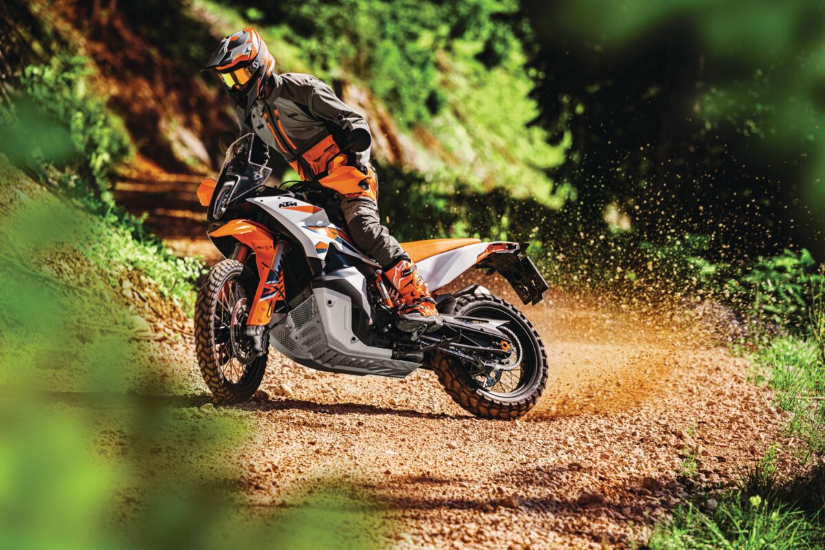 469500_MY23 KTM 890 ADVENTURE R - Action - CAT A_EU_ Global