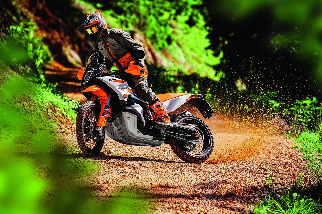 469500_MY23 KTM 890 ADVENTURE R - Action - CAT A_EU_ Global