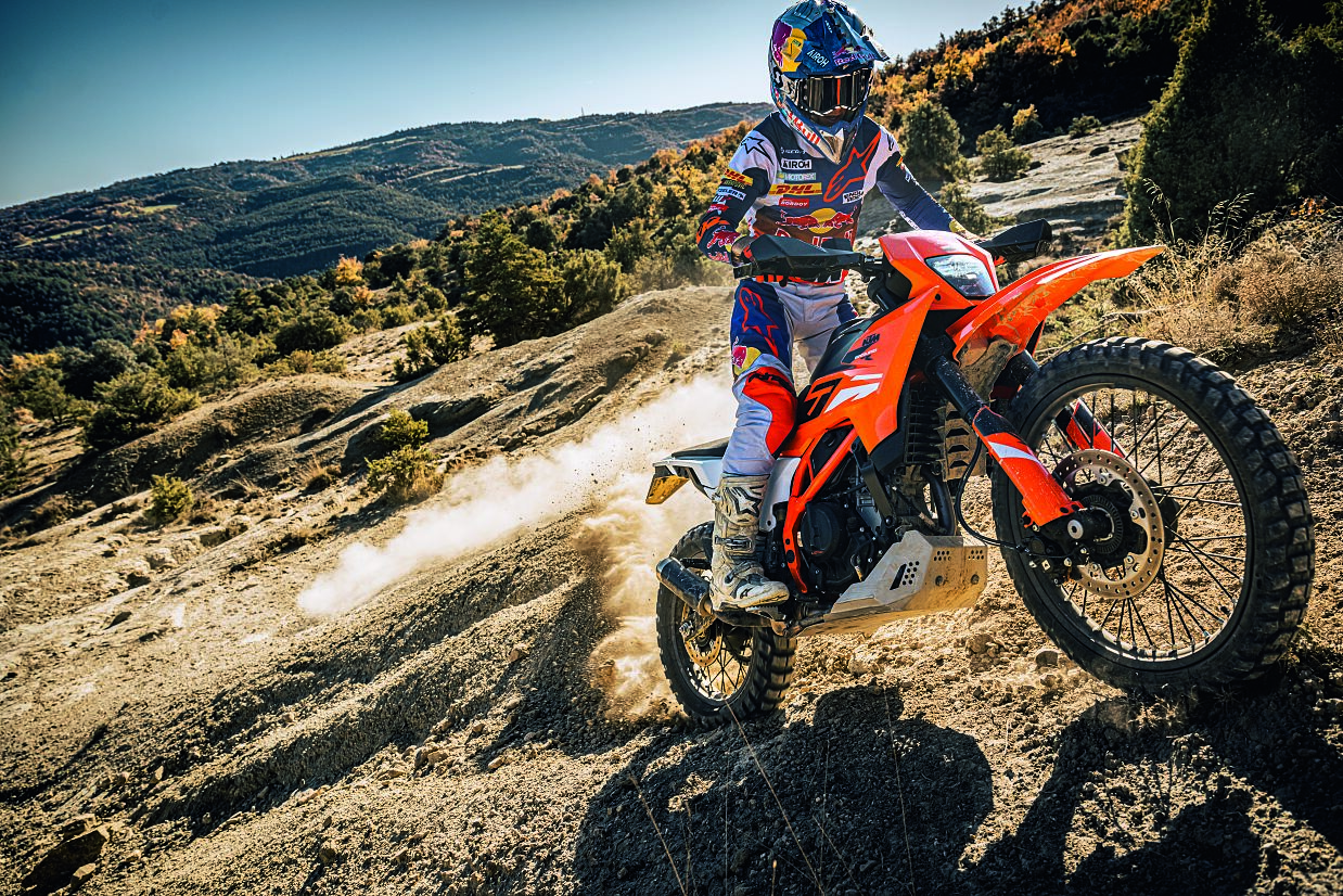662290_MY25 KTM 390 ENDURO R R-Action- Cat A_KTM 125 _ 390 ENDURO R
