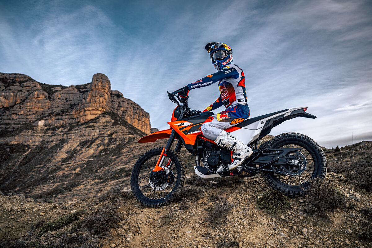 662211_MY25 KTM 125 ENDURO R R-Static- Cat B_KTM 125 _ 390 ENDURO R