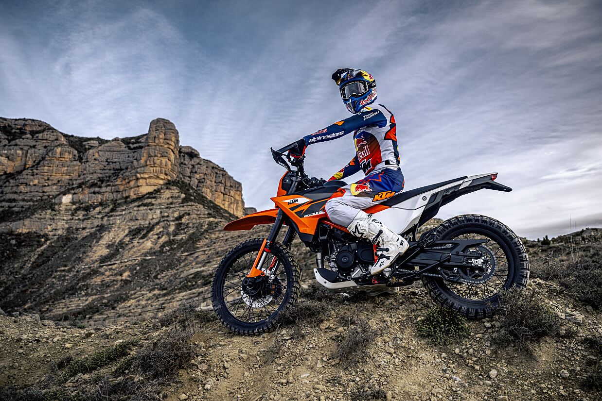 662211_MY25 KTM 125 ENDURO R R-Static- Cat B_KTM 125 _ 390 ENDURO R