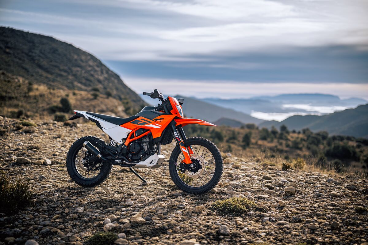 662297_MY25 KTM 390 ENDURO R R-Static- Cat B_02_STATIC_KTM 125 _ 390 ENDURO R