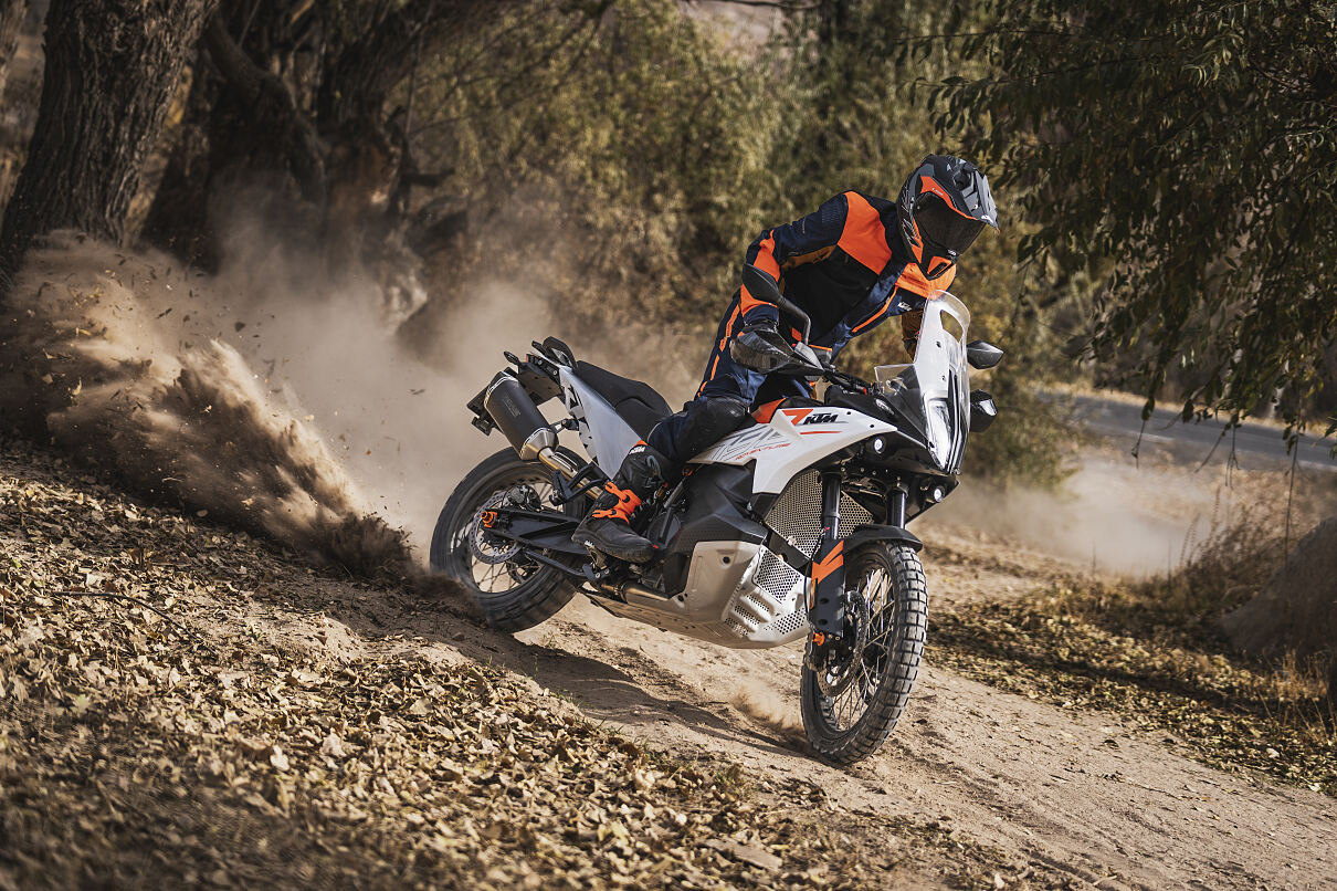 486932_MY23 KTM 790 ADVENTURE_ Action_EU_ Global