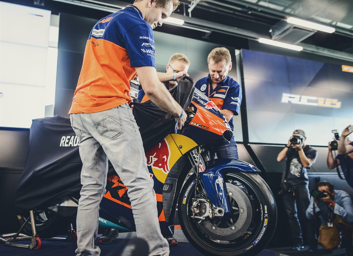 Unveil the KTM RC16