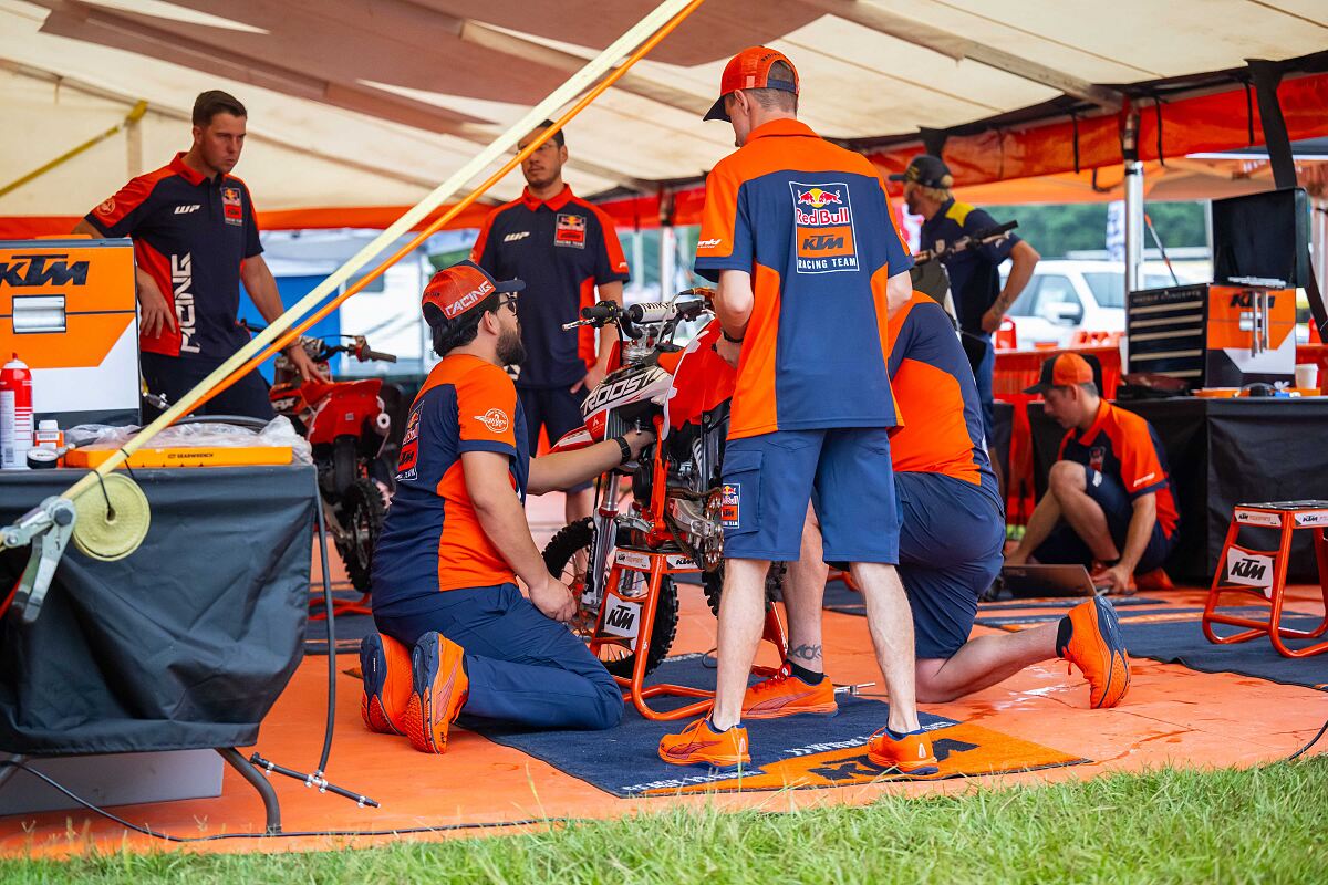 KTM ORANGE BRIGADE 2025 05