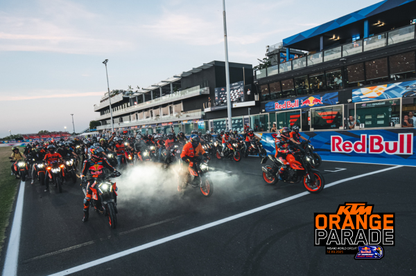 ORANGE PARADE
