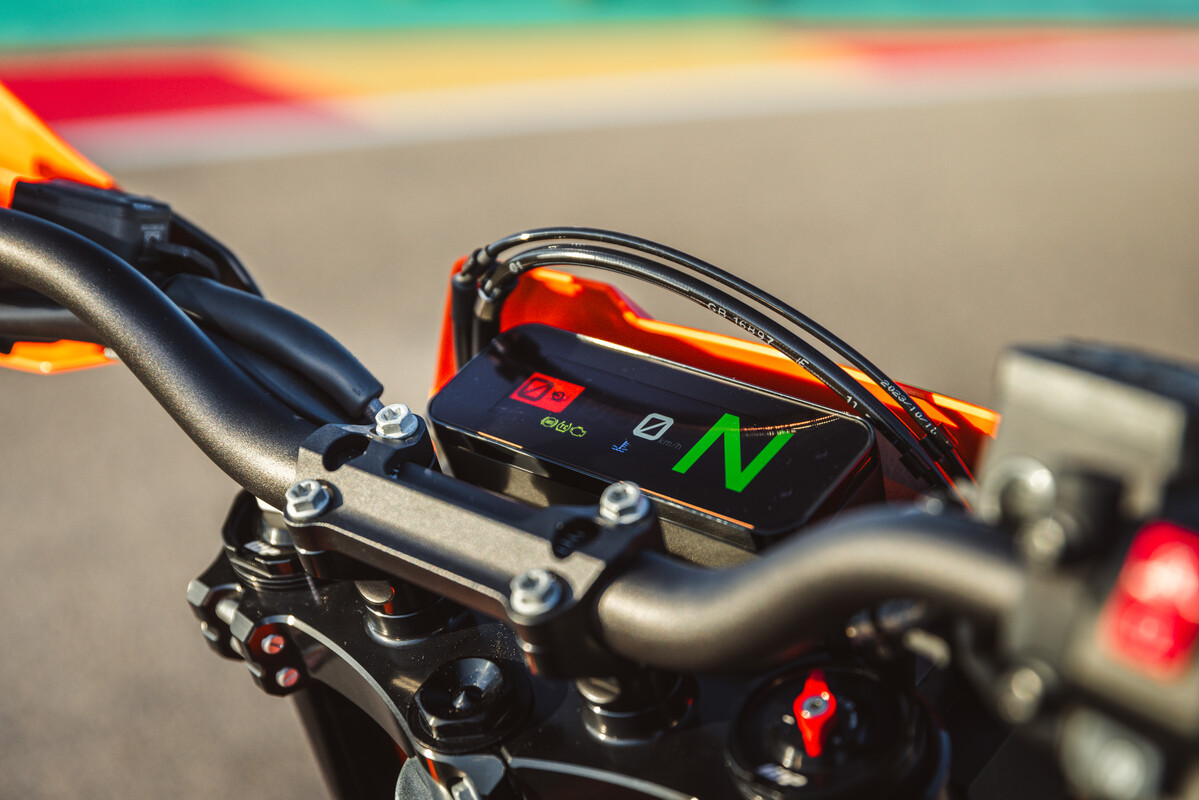 2026 KTM 690 SMC R & 690 ENDURO R