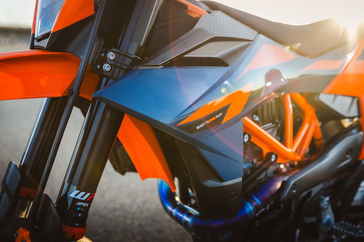 2026 KTM 690 SMC R & 690 ENDURO R