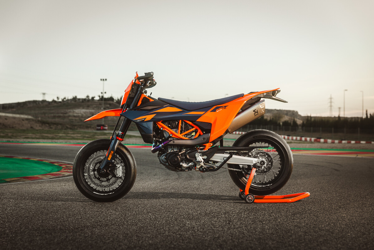 2026 KTM 690 SMC R & 690 ENDURO R