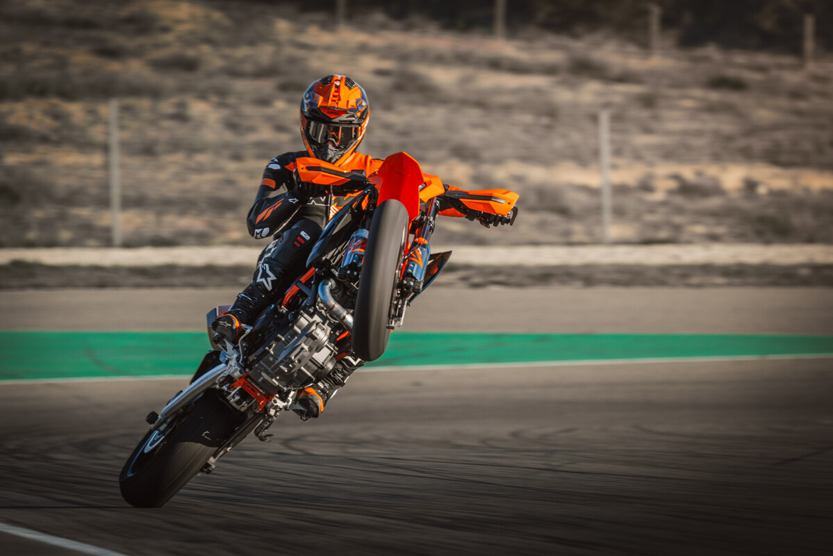2026 KTM 690 SMC R & 690 ENDURO R