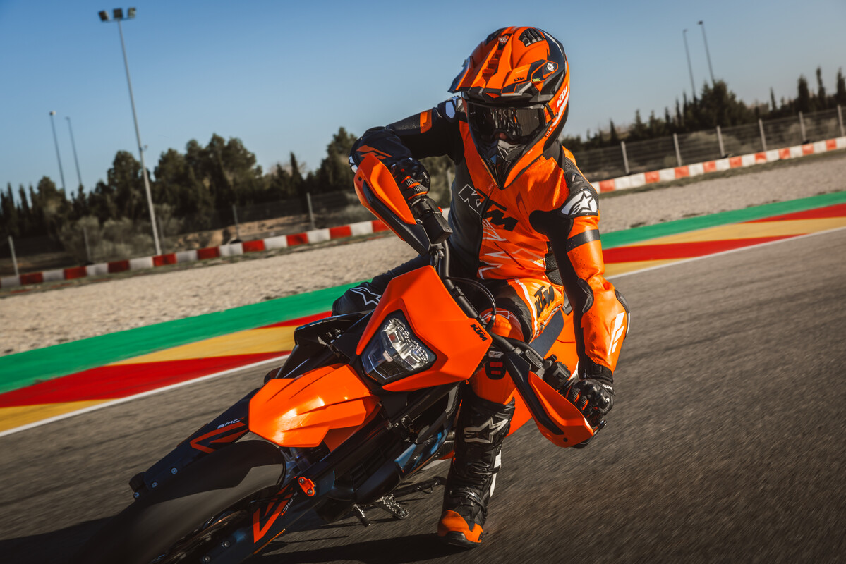2026 KTM 690 SMC R & 690 ENDURO R