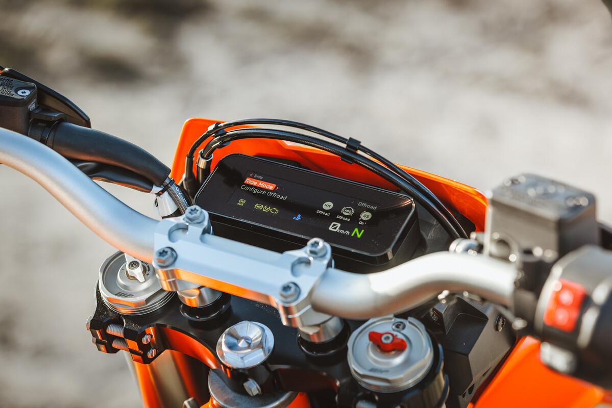 2026 KTM 690 SMC R & 690 ENDURO R