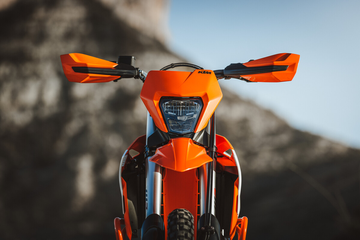 2026 KTM 690 SMC R & 690 ENDURO R