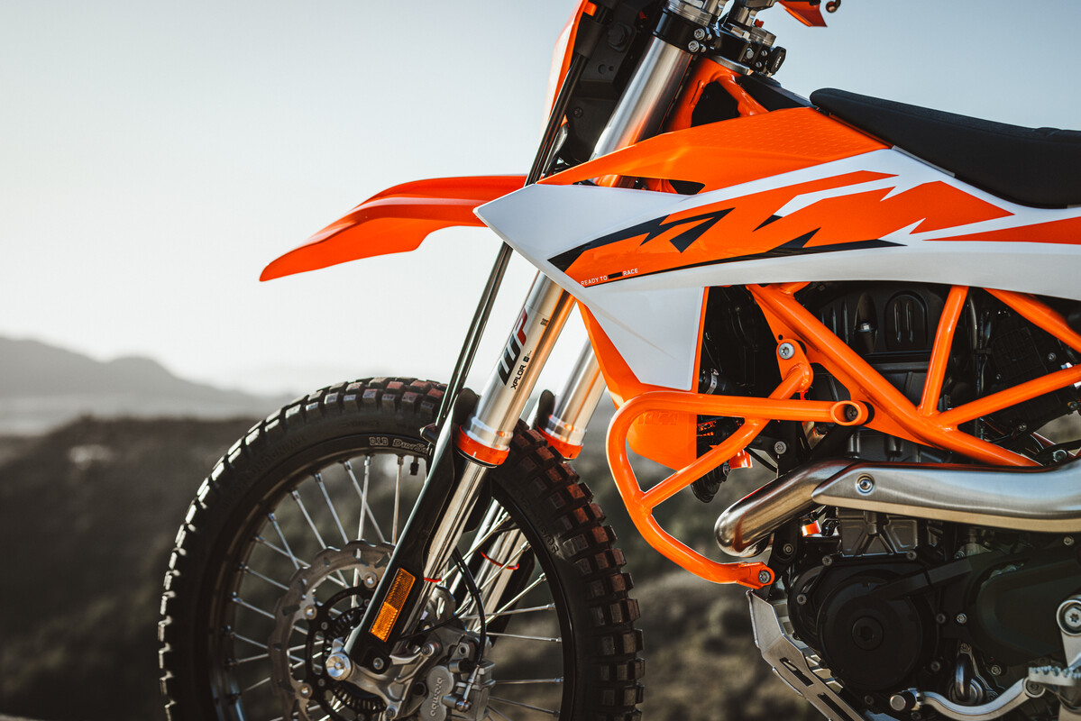 2026 KTM 690 SMC R & 690 ENDURO R