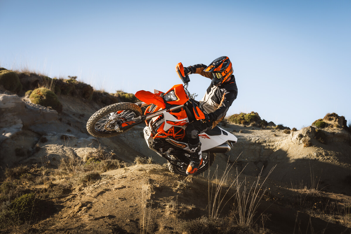 2026 KTM 690 SMC R & 690 ENDURO R