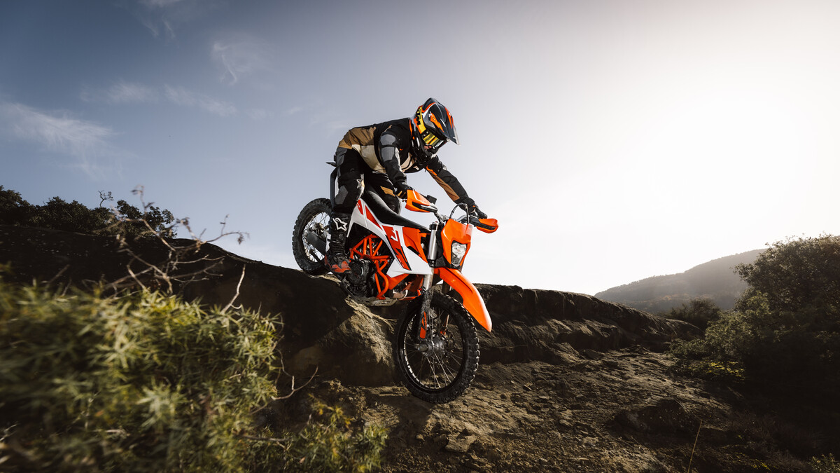 2026 KTM 690 SMC R & 690 ENDURO R