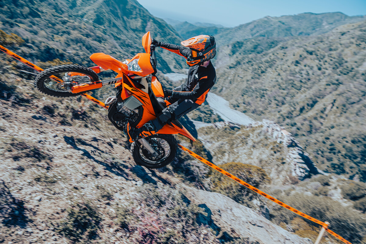 MY26 KTM 450 XCF-W ACTION 02