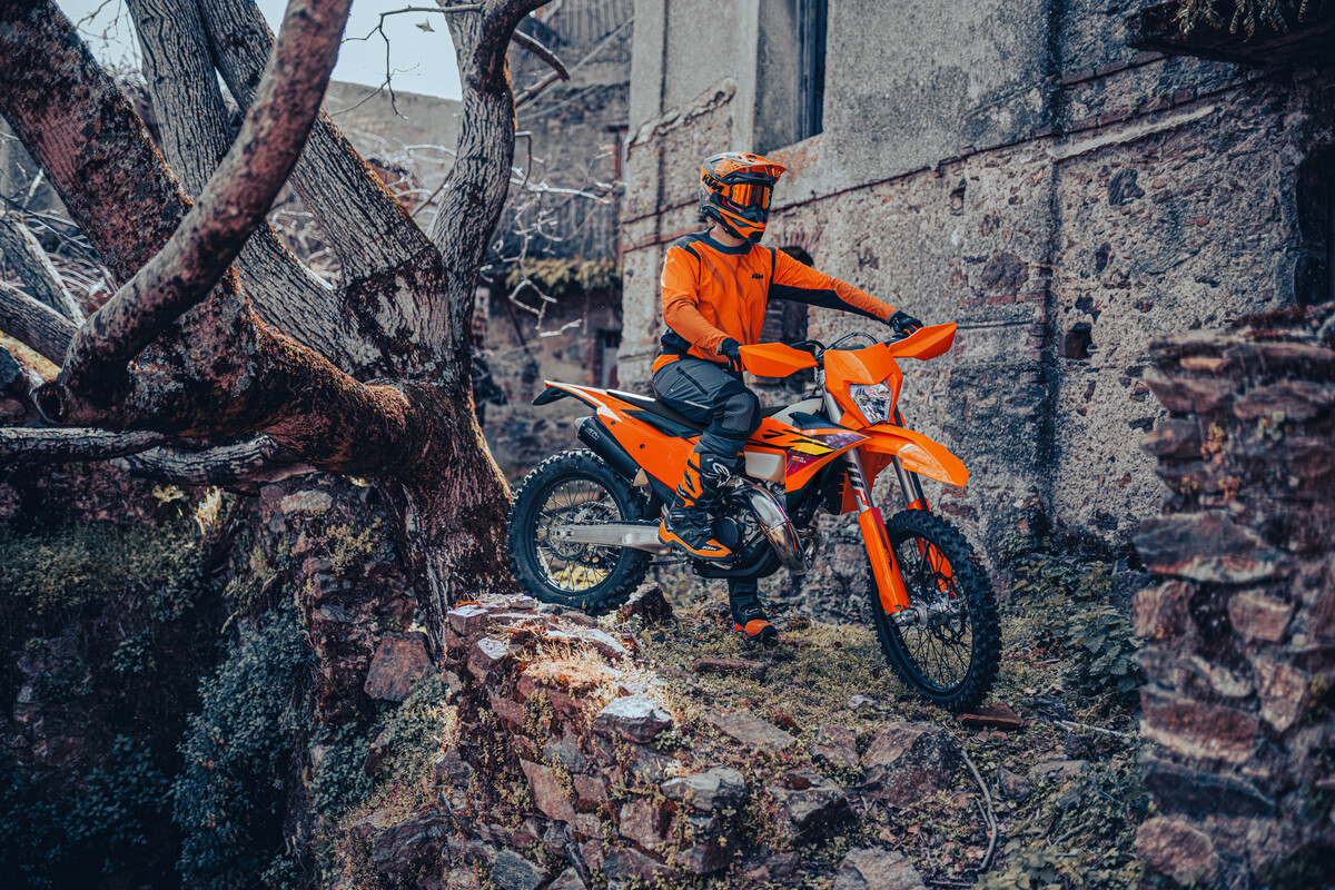 MY26 KTM 150 XC-W STATIC