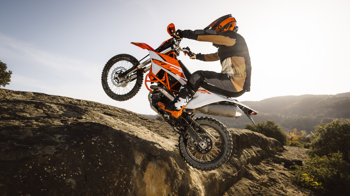 663664_MY26 KTM 690 ENDURO R-Action-US-Spec_USA_ACTION