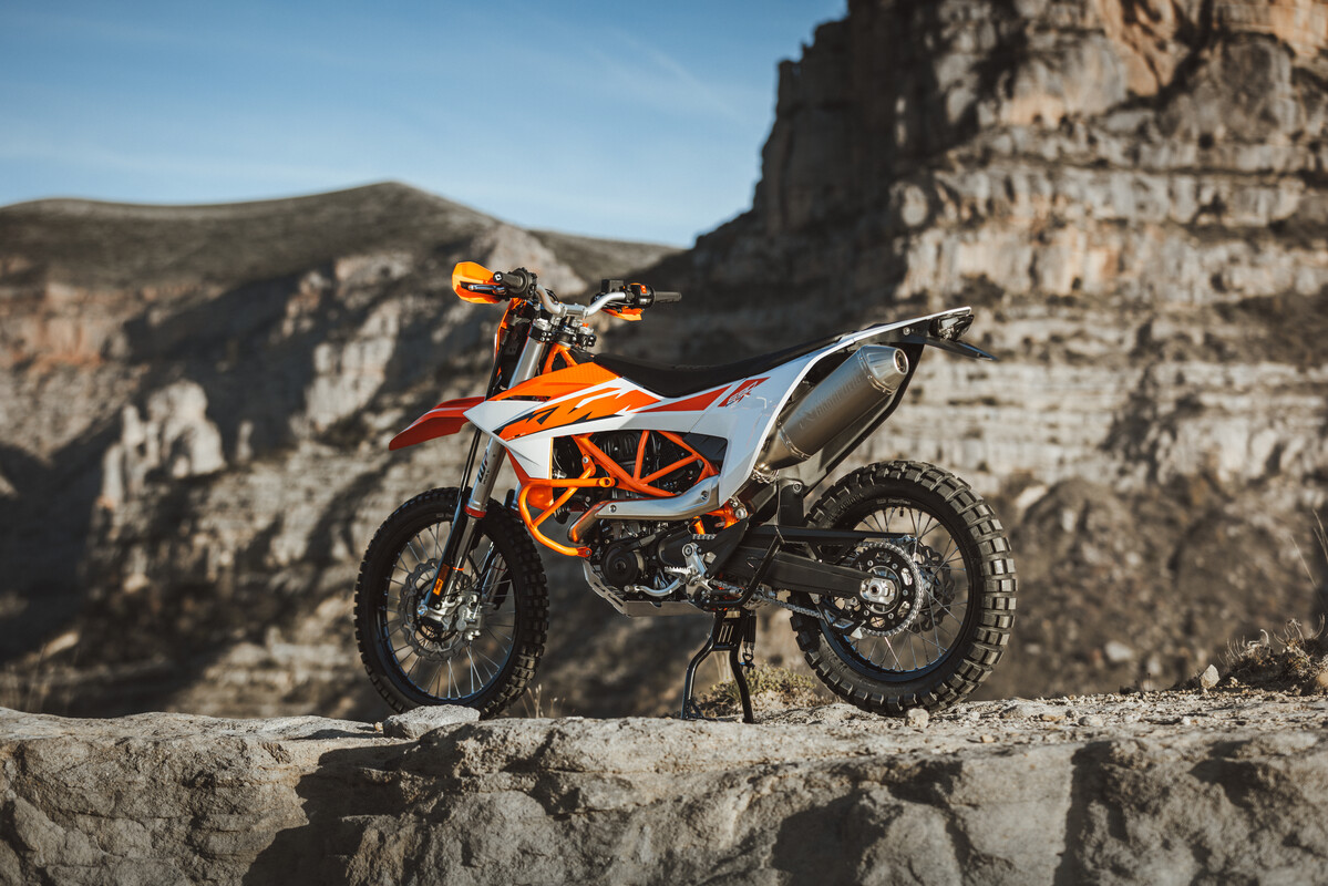 663596_MY26 KTM 690 ENDURO R-Static_EUROPE GLOBAL_STATICS