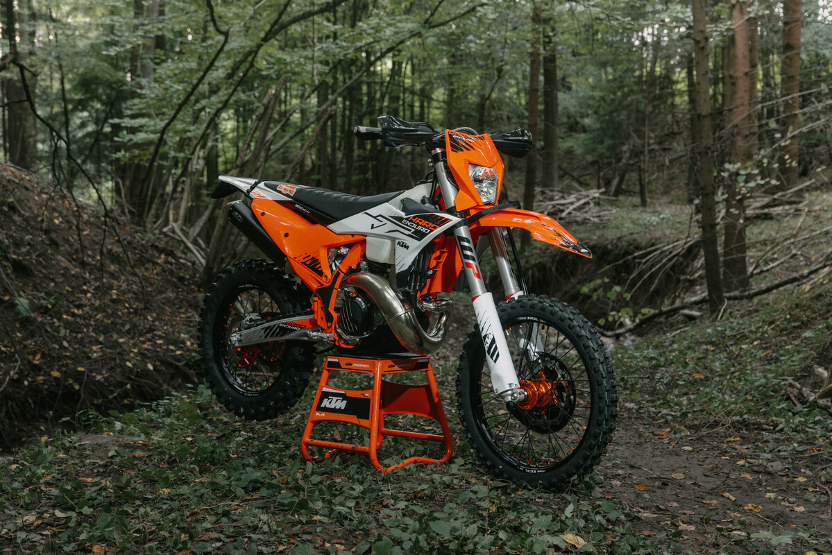 719669_MY26 KTM 300 XC-W HARDENDURO_ Static_KTM XC-W 300 HARDENDURO