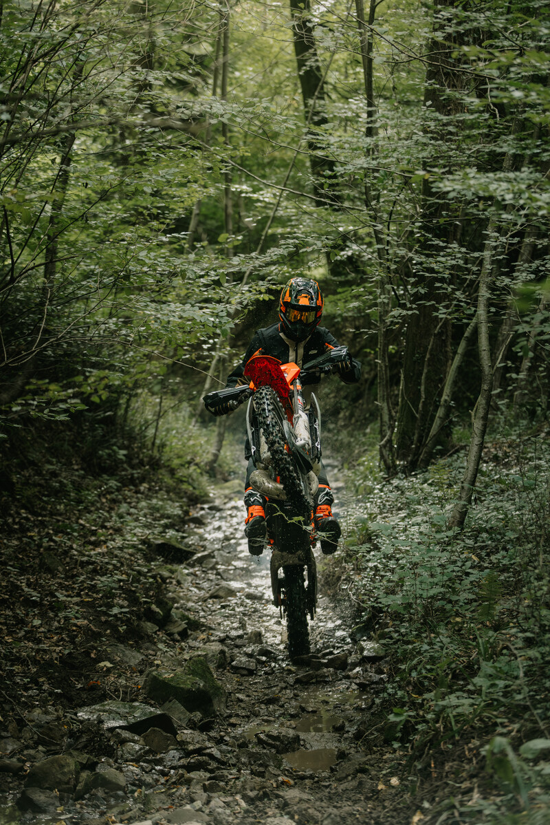 719837_MY26 KTM 300 XC-W HARDENDURO_ Action _KTM XC-W HARDENDURO