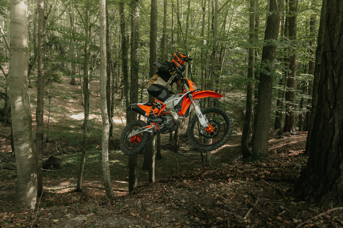 719846_MY26 KTM 300 XC-W HARDENDURO_ Action _KTM XC-W HARDENDURO