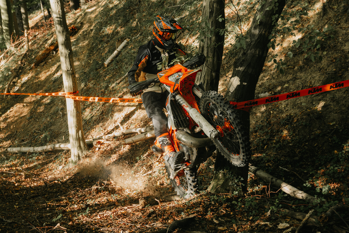 719854_MY26 KTM 300 XC-W HARDENDURO_ Action _KTM XC-W HARDENDURO