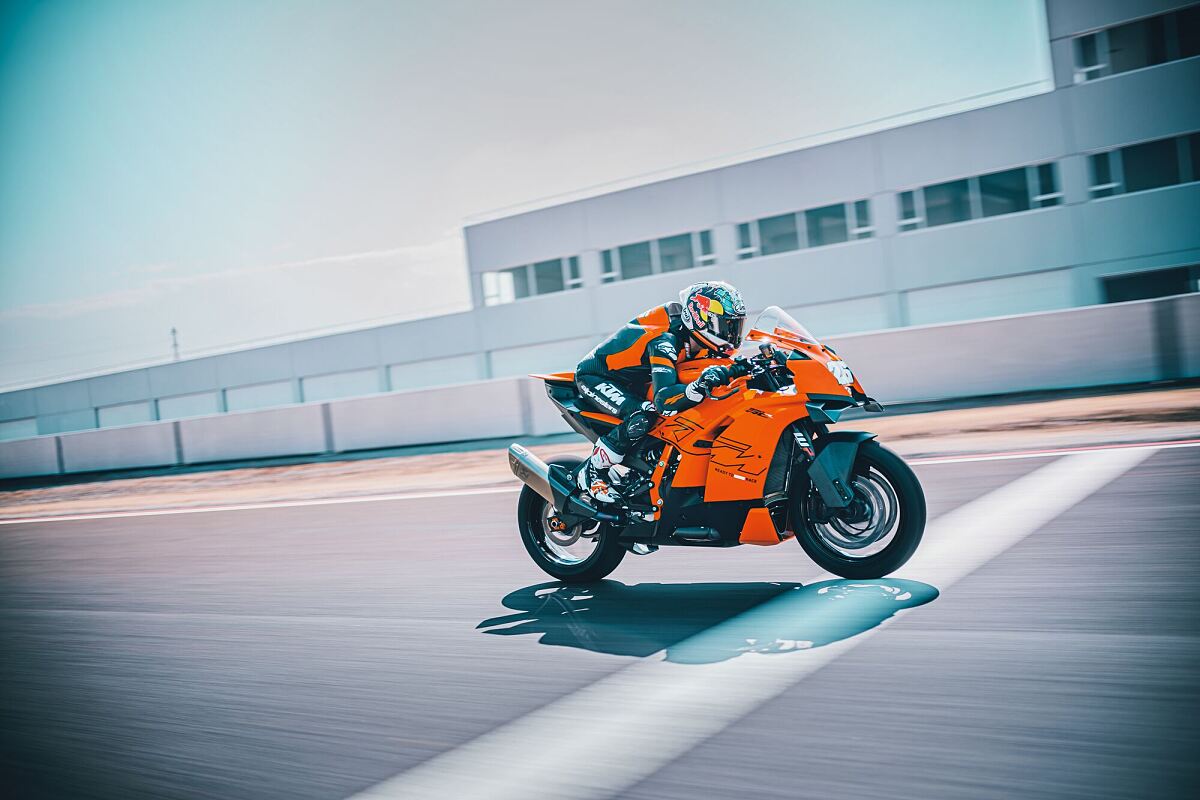 2026 KTM 990 RC R