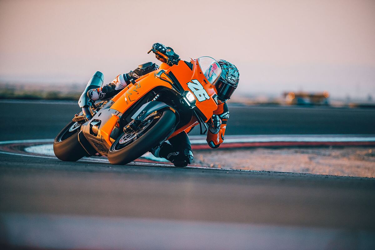2026 KTM 990 RC R