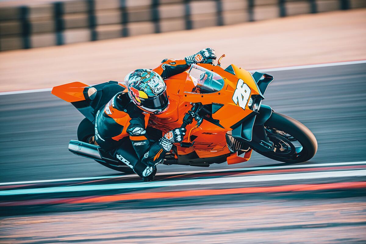 2026 KTM 990 RC R