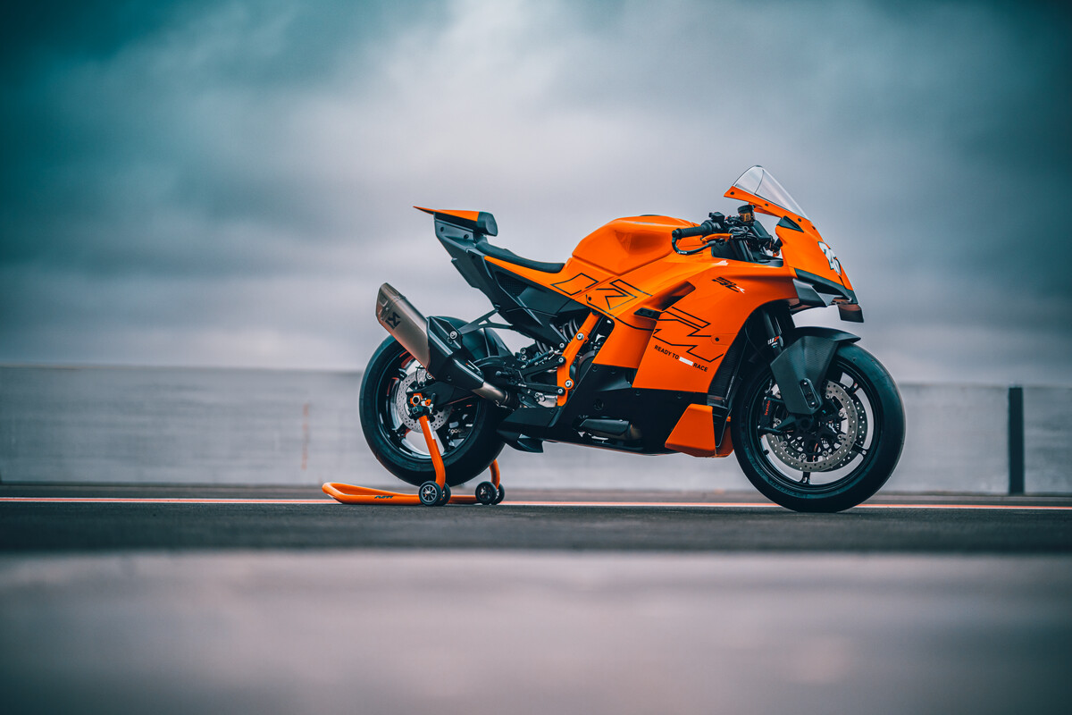 652698_MY26_KTM 990 RC R_STATIC_STATICS_STATICS