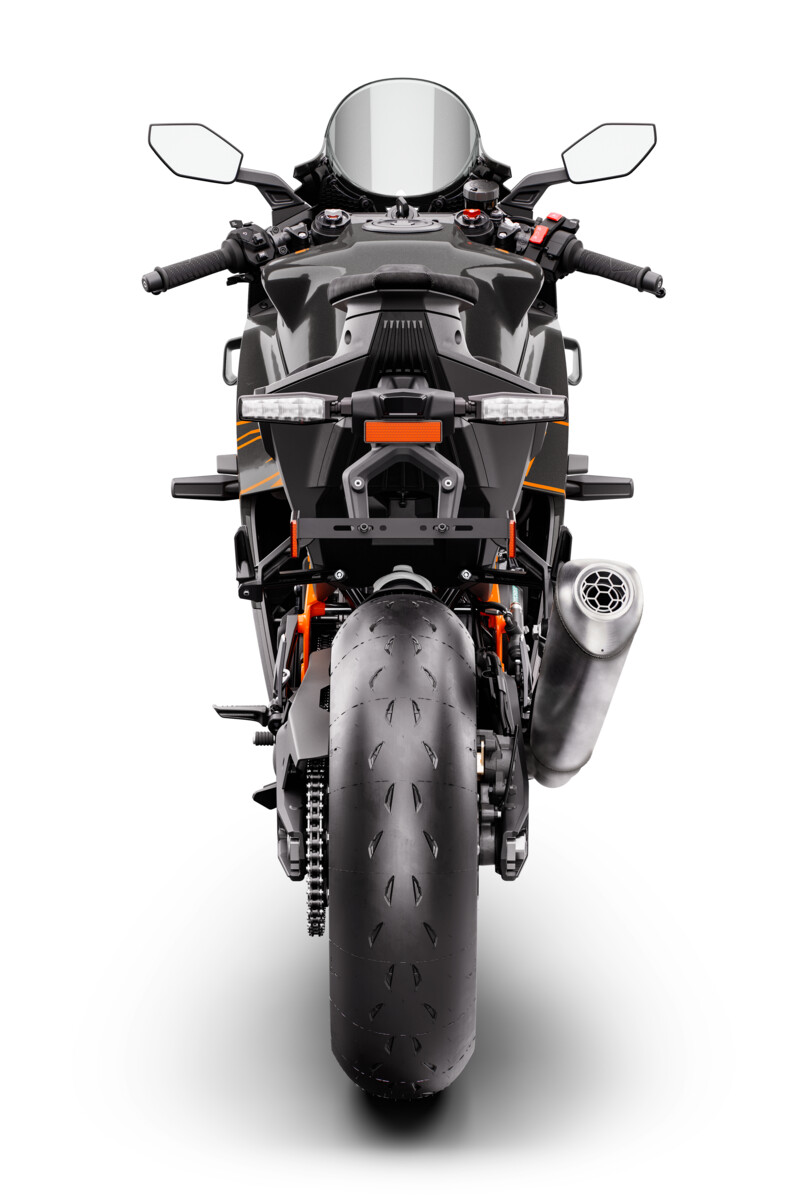 670069_MY26_KTM 990 RC R_STUDIO_US SPEC_STUDIO_USA