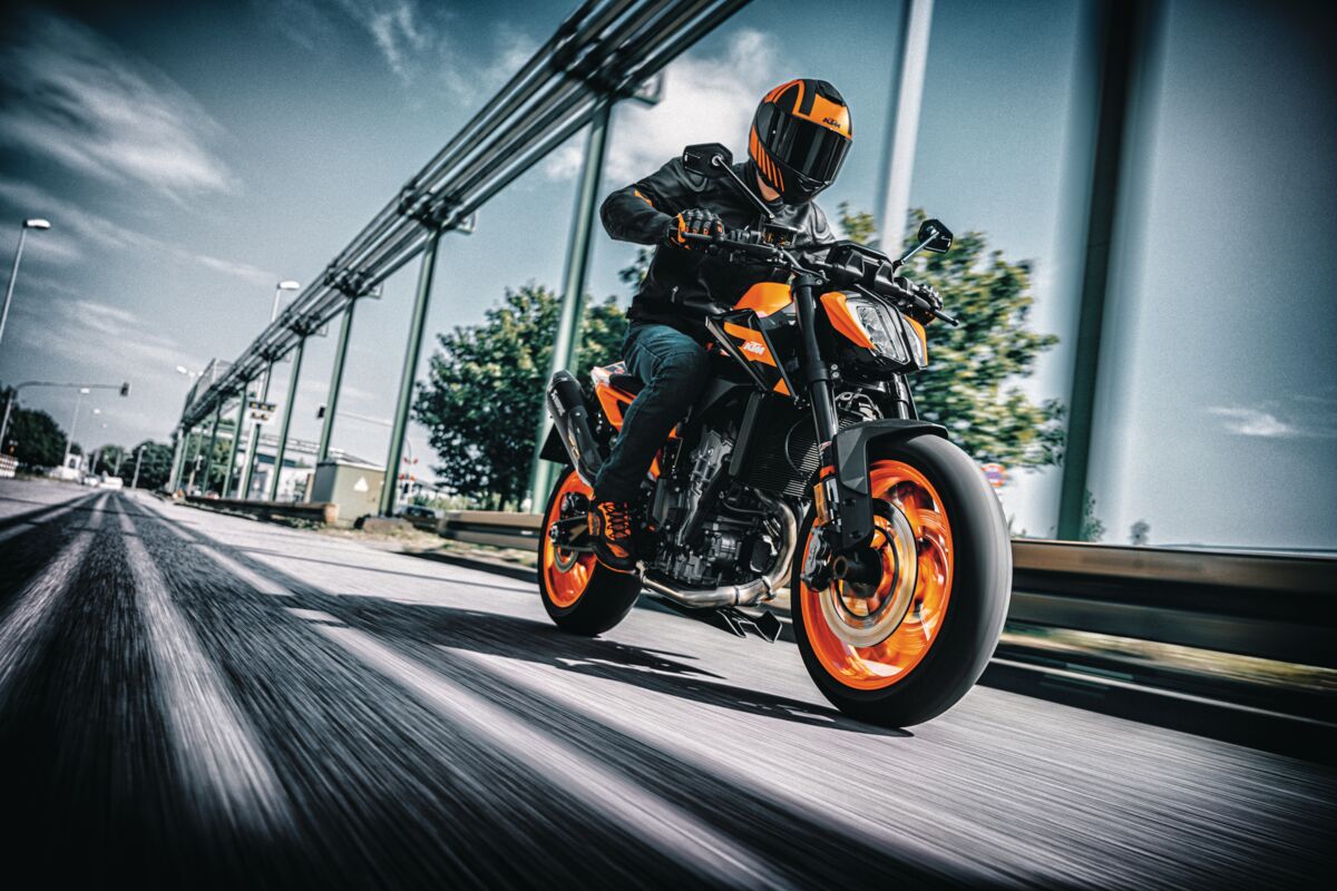 MY2023 KTM 890 DUKE GP（オプション装着車）