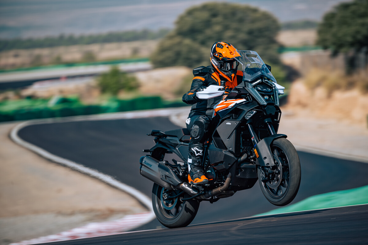 2025 KTM 1390 SUPER ADVENTURE S-4