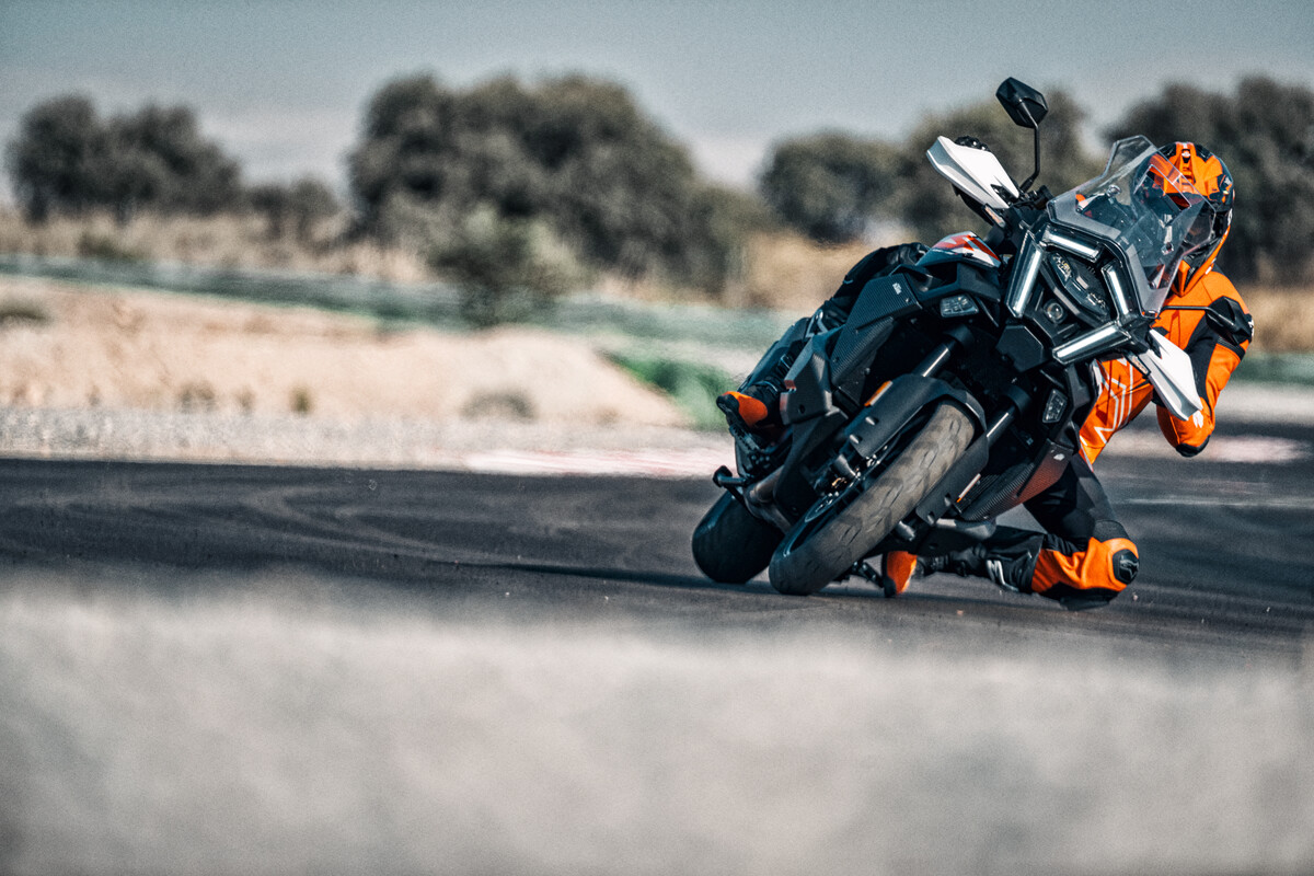 2025 KTM 1390 SUPER ADVENTURE S-7