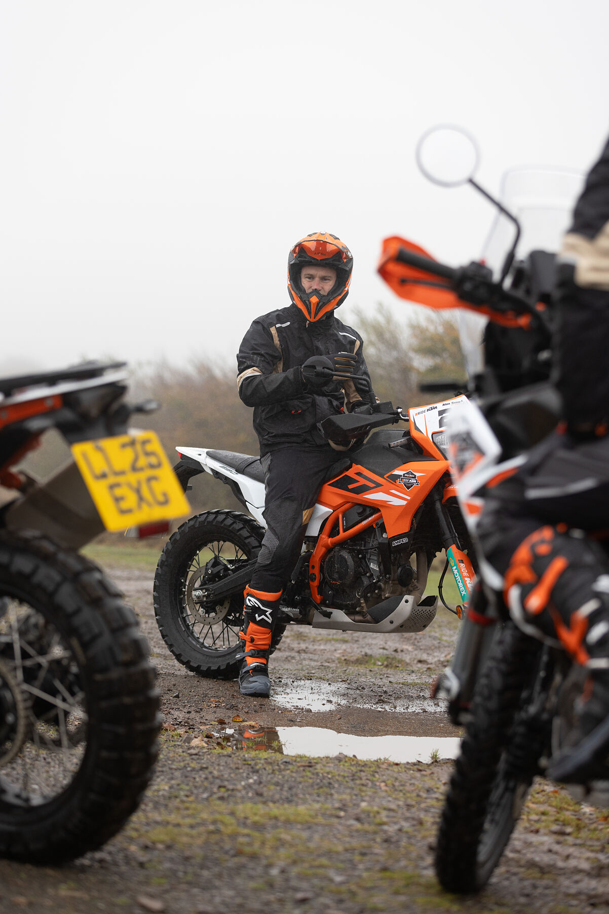 ALEX SNOW INSTRUCTING ON KTM 390 ENDURO R