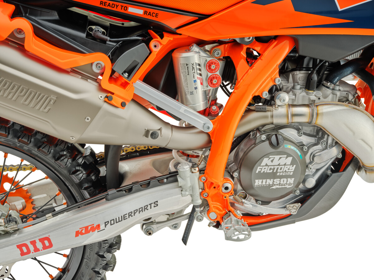 723442_MY26 KTM 450 SX-F FACTORY EDITION_Pro Comp rear shock_Details_Parts_Studio_01_IMAGES