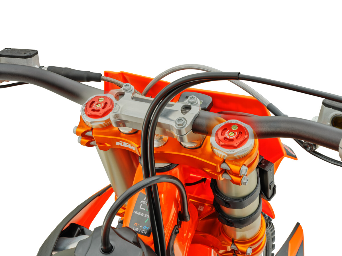 723444_MY26 KTM 450 SX-F FACTORY EDITION_Pro Comp fork caps_Details_Parts_Studio_01_IMAGES